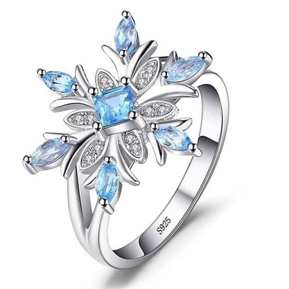 925 Sterling Silver Snowflake Shape Ring - Picture 5 of 6